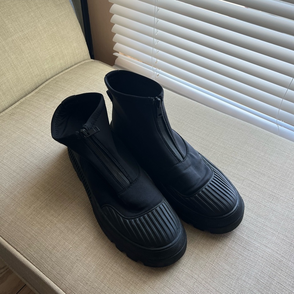 Zara Black Ankle Boots with Slip-On Design